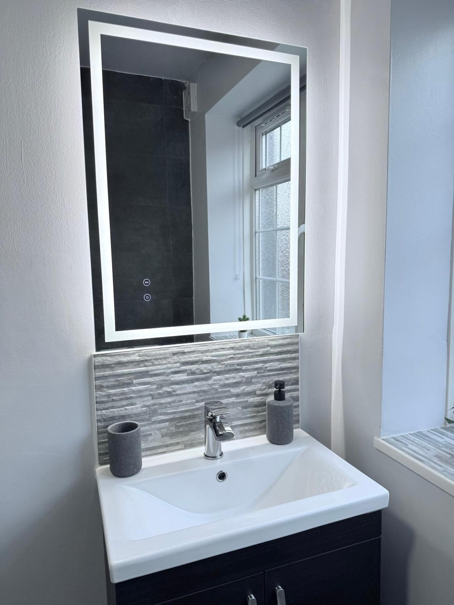 Staylondon - Sleeps 6 With Free Parking - Tourist, Concerts & Matches Exterior photo